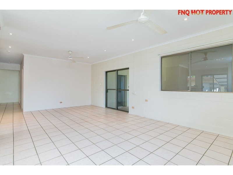 90 Enmore St, Manoora QLD 4870
