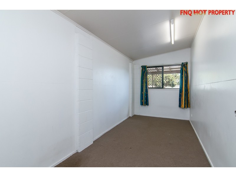 90 Enmore St, Manoora QLD 4870