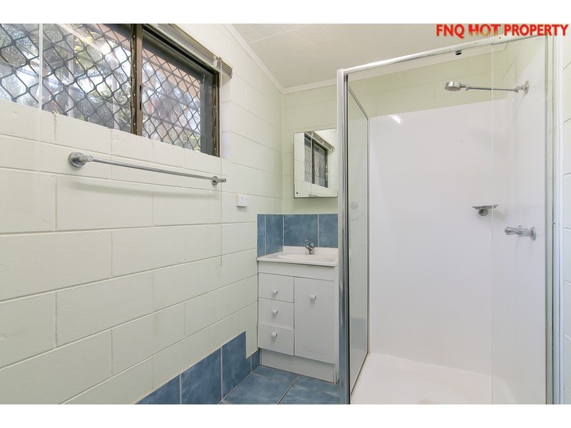 90 Enmore St, Manoora QLD 4870