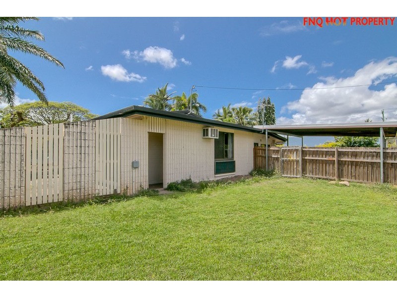 90 Enmore St, Manoora QLD 4870