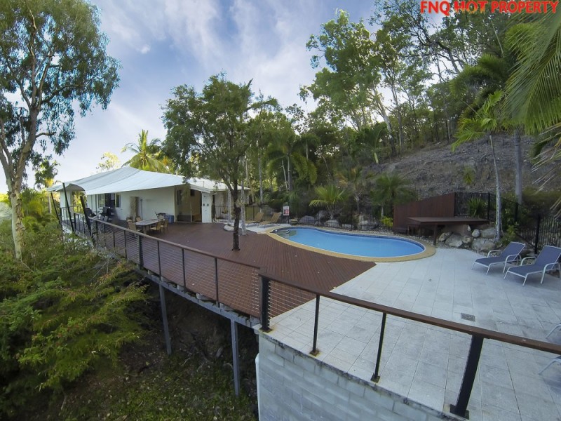 30-32 Alexandra St, Clifton Beach QLD 4879