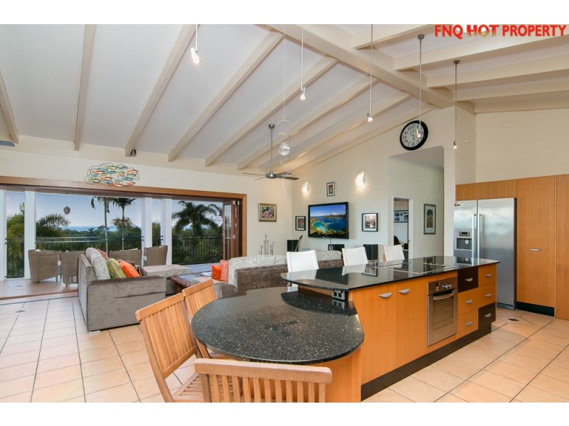 30-32 Alexandra St, Clifton Beach QLD 4879