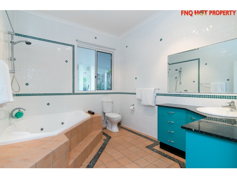 30-32 Alexandra St, Clifton Beach QLD 4879