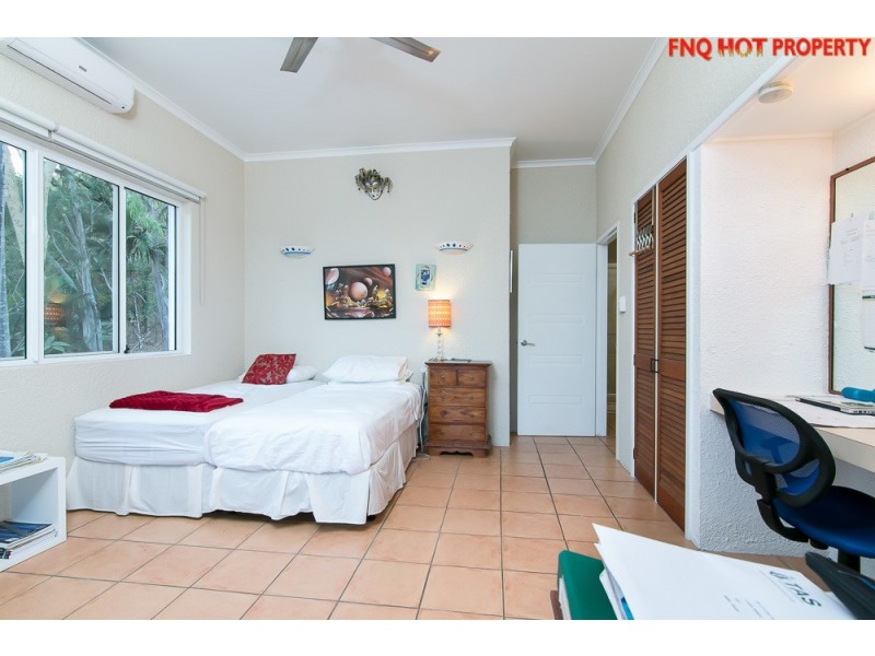 30-32 Alexandra St, Clifton Beach QLD 4879