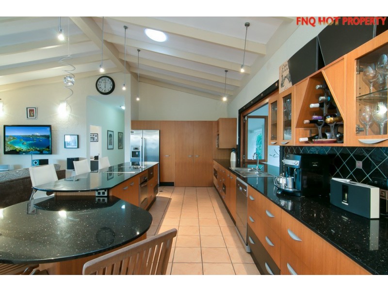 30-32 Alexandra St, Clifton Beach QLD 4879