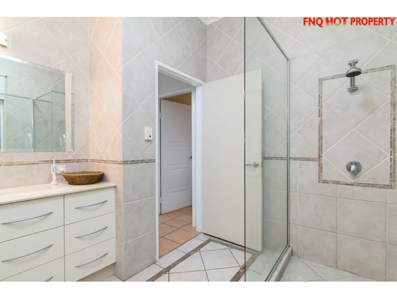 30-32 Alexandra St, Clifton Beach QLD 4879