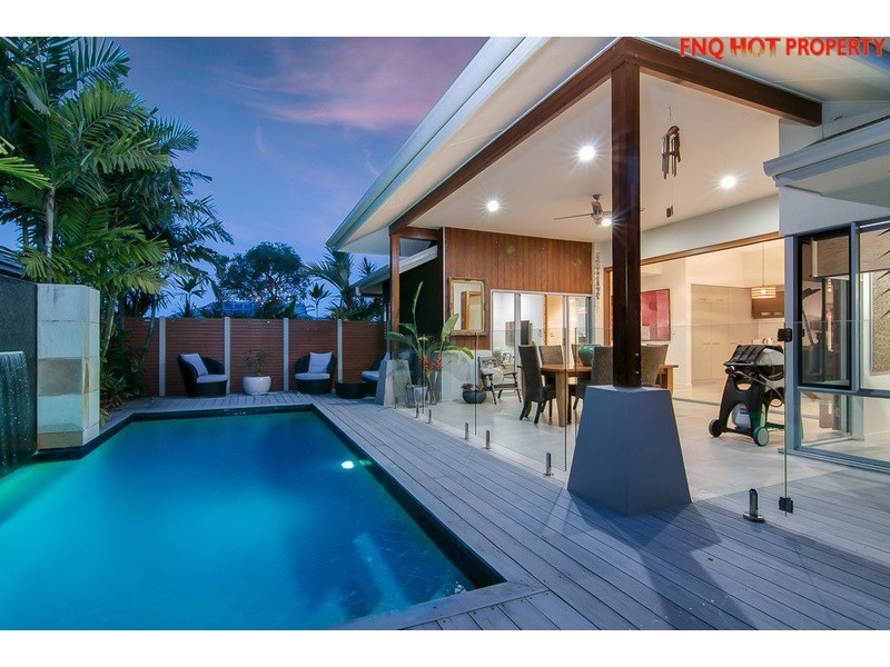6 Lakeside Drive, Smithfield QLD 4878