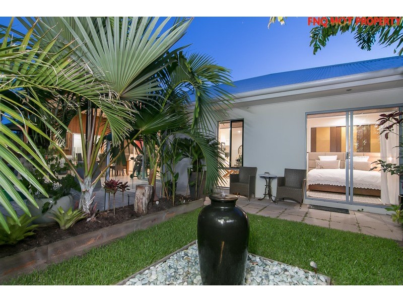 6 Lakeside Drive, Smithfield QLD 4878