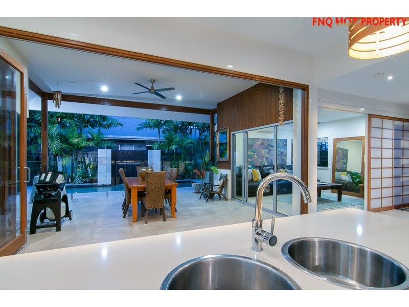 6 Lakeside Drive, Smithfield QLD 4878
