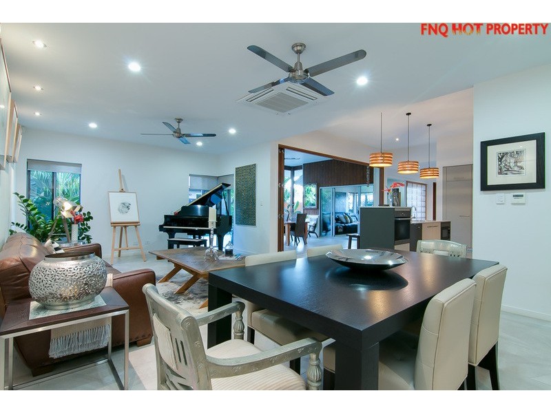 6 Lakeside Drive, Smithfield QLD 4878