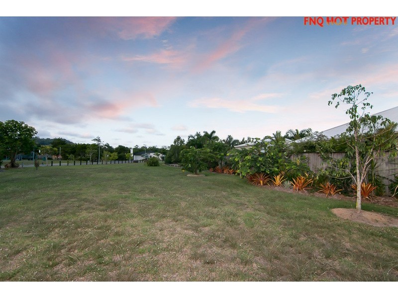 6 Lakeside Drive, Smithfield QLD 4878