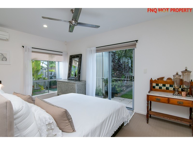 6 Lakeside Drive, Smithfield QLD 4878