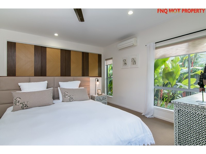 6 Lakeside Drive, Smithfield QLD 4878