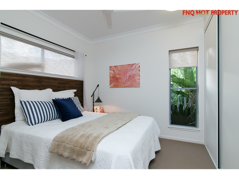 6 Lakeside Drive, Smithfield QLD 4878