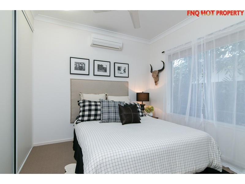 6 Lakeside Drive, Smithfield QLD 4878