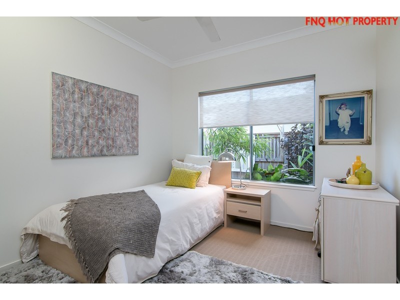 6 Lakeside Drive, Smithfield QLD 4878