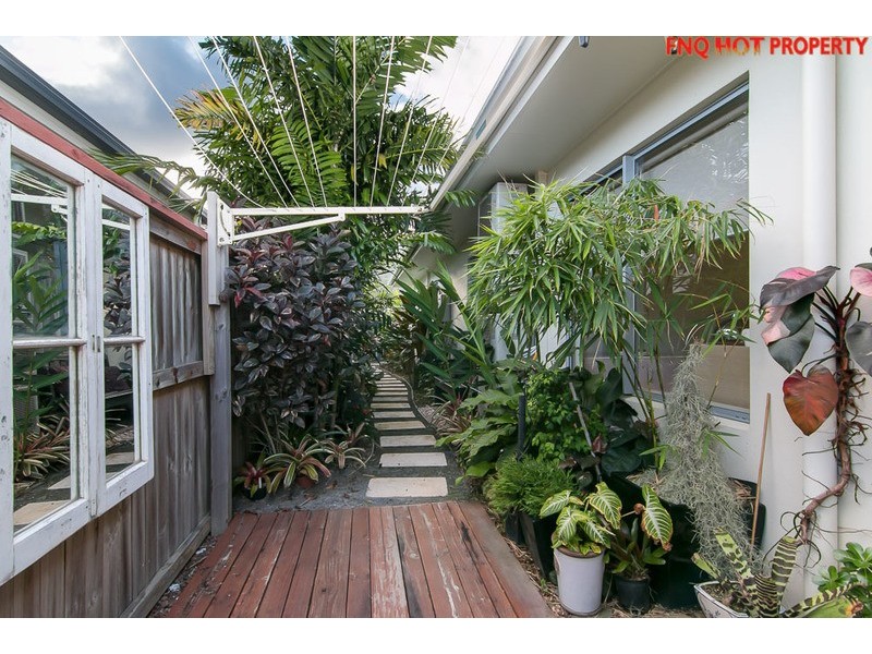 6 Lakeside Drive, Smithfield QLD 4878