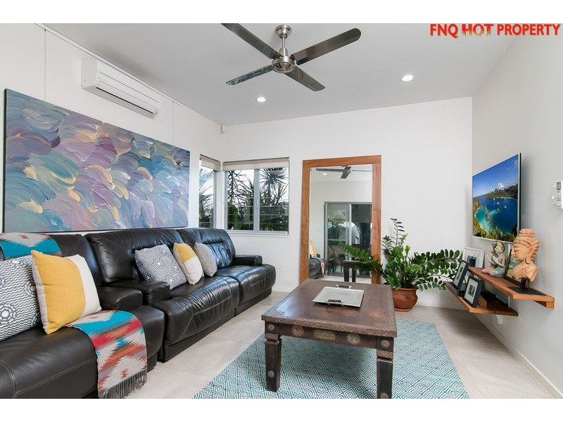 6 Lakeside Drive, Smithfield QLD 4878