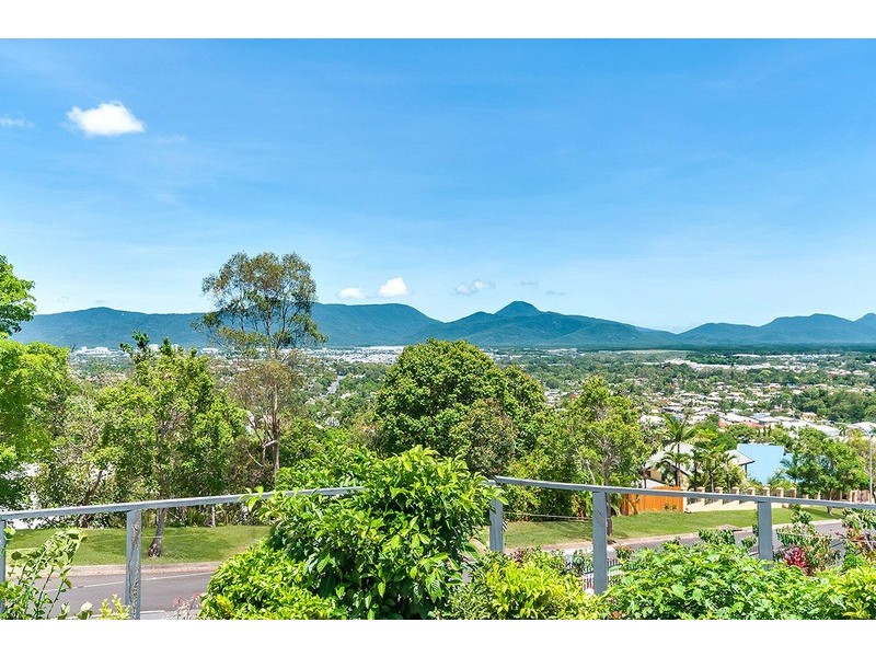 59 Summer Hill Drive, Mooroobool QLD 4870