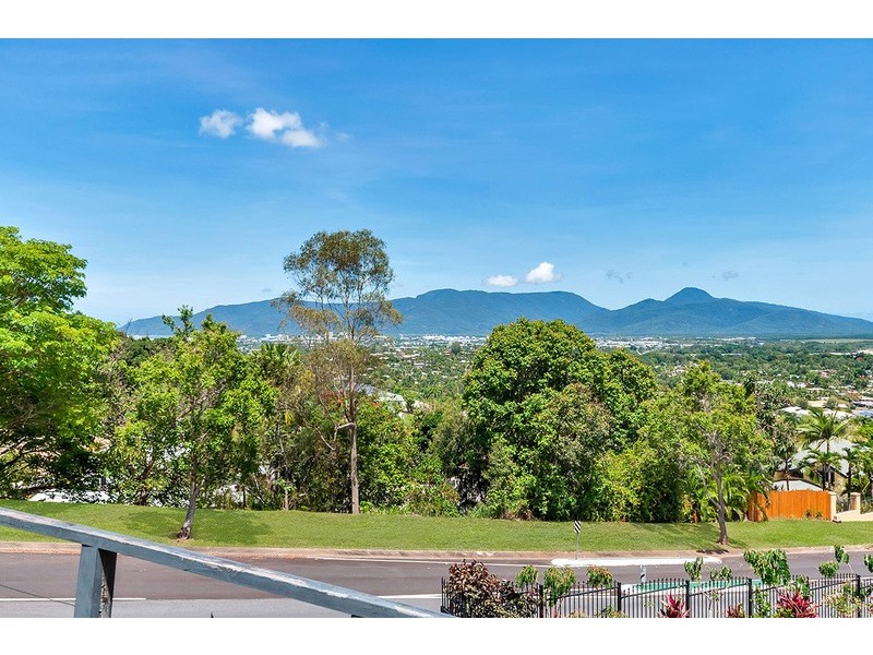 59 Summer Hill Drive, Mooroobool QLD 4870