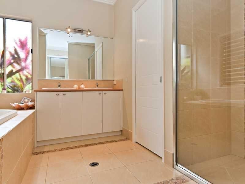 10 Mccoll Close, Redlynch QLD 4870