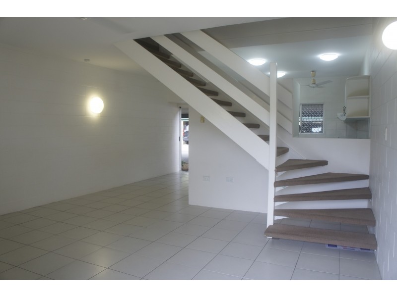 4/11 Pioneer St, Manoora QLD 4870