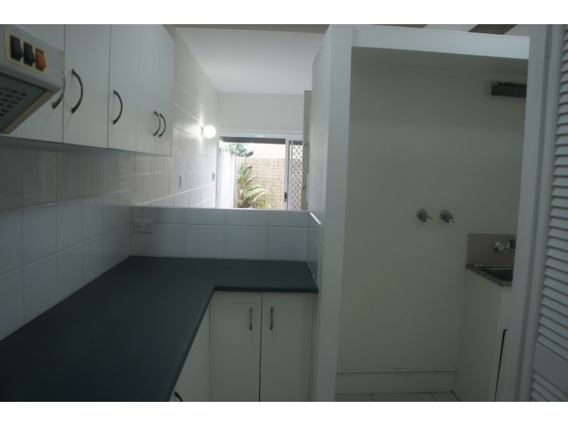 4/11 Pioneer St, Manoora QLD 4870