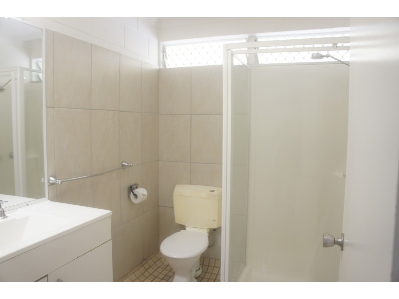 4/11 Pioneer St, Manoora QLD 4870