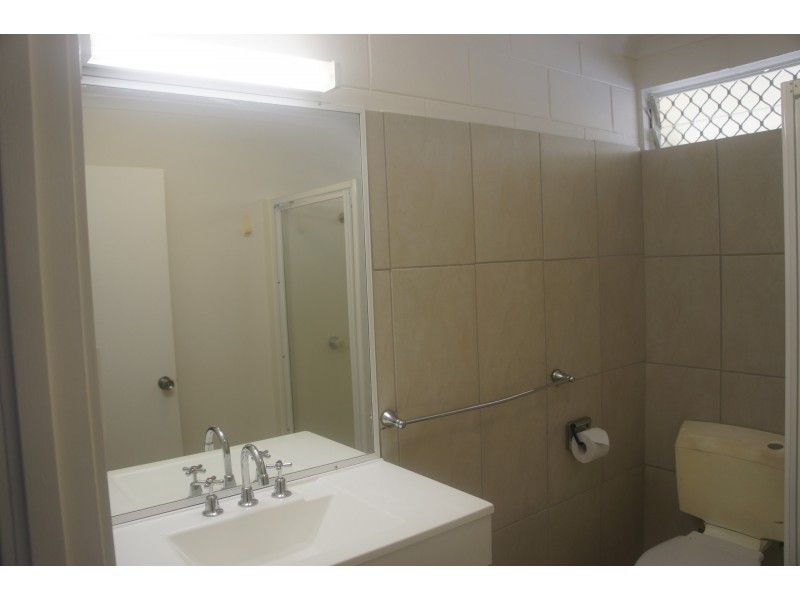 4/11 Pioneer St, Manoora QLD 4870