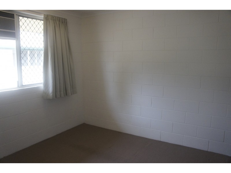 4/11 Pioneer St, Manoora QLD 4870