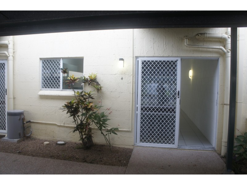 4/11 Pioneer St, Manoora QLD 4870