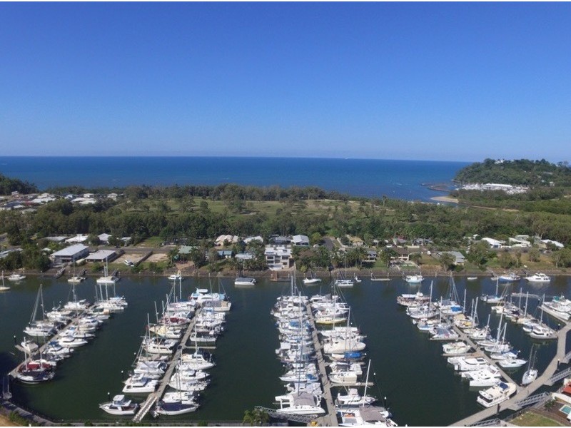 8  Marina Blue, Trinity Park QLD 4879