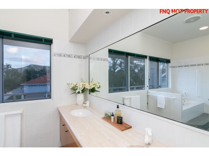 24 Stream Ave, Kewarra Beach QLD 4879