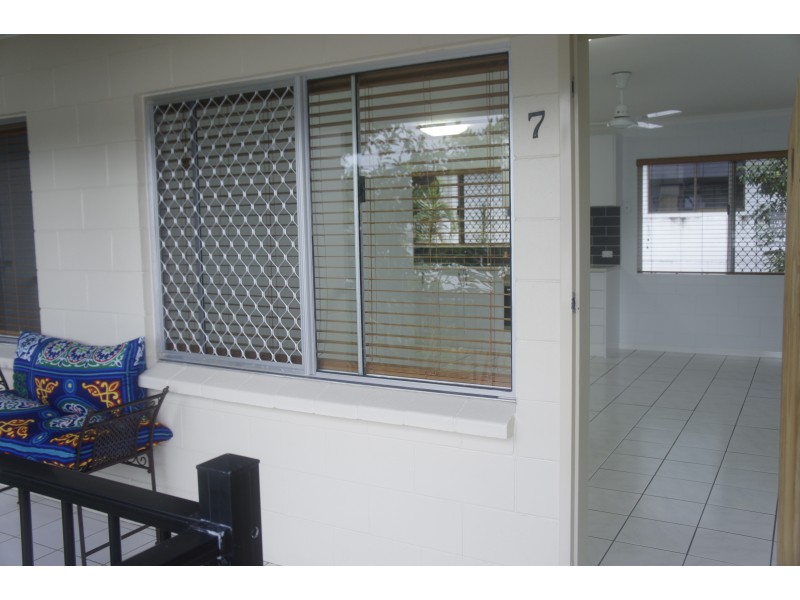 7/98 Pease Street, Manoora QLD 4870