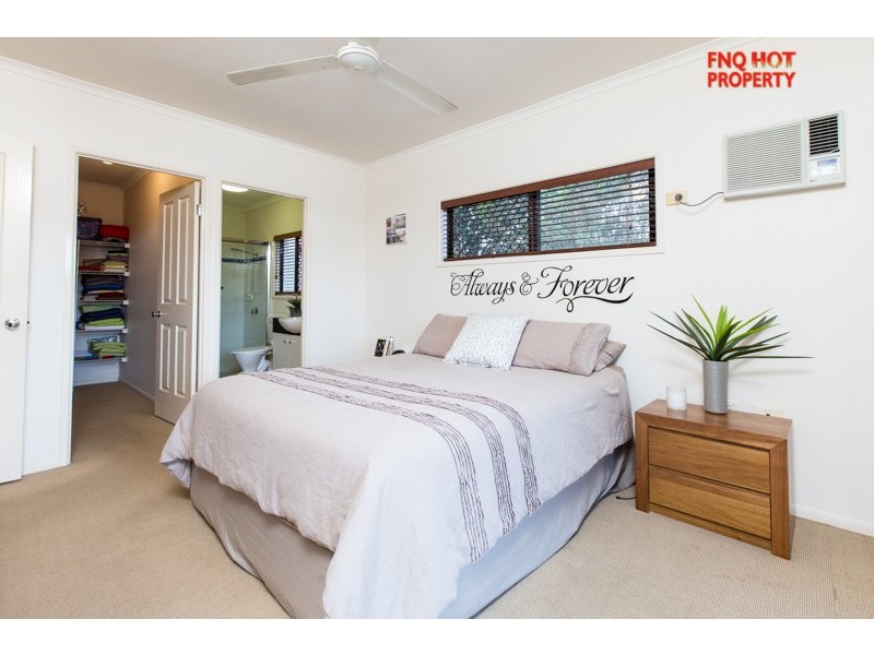 28 Pepperwood St, Redlynch QLD 4870