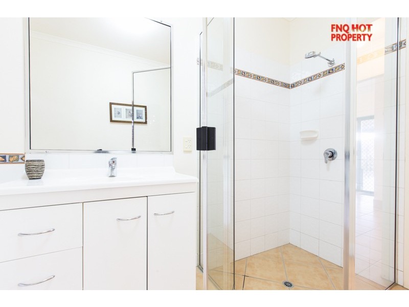 28 Pepperwood St, Redlynch QLD 4870
