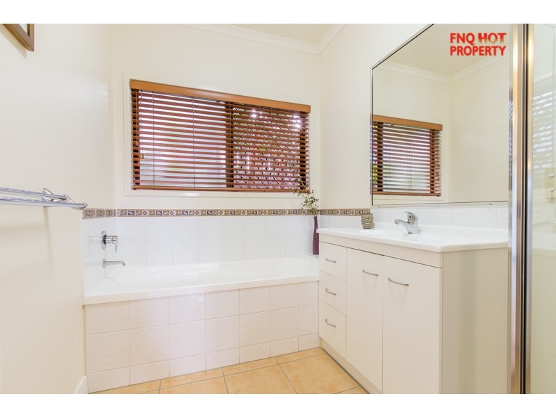 28 Pepperwood St, Redlynch QLD 4870