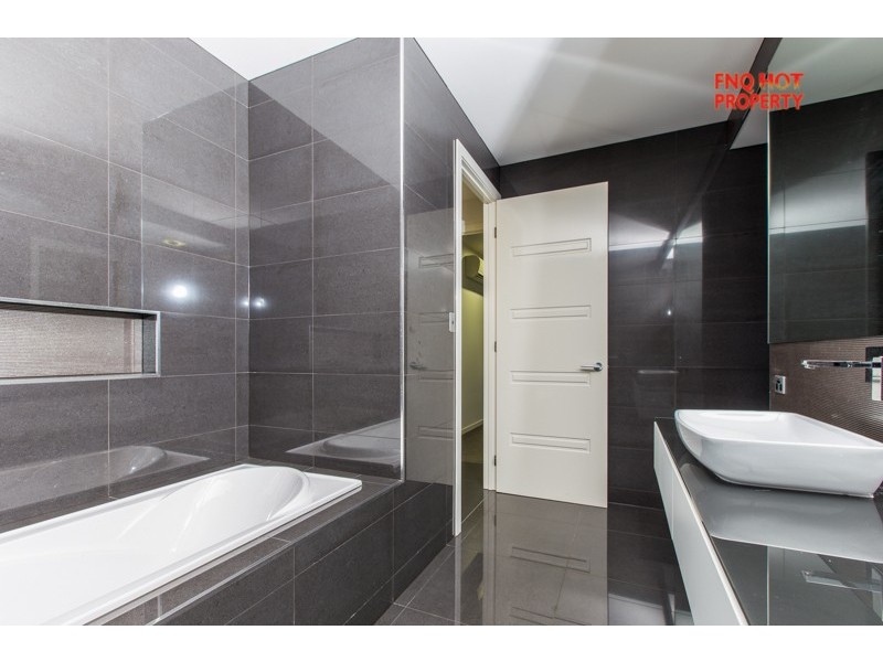 121 Harbour Drive, Trinity Park QLD 4879