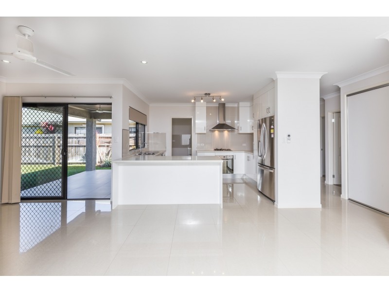 1 Ewan Glen, Trinity Park QLD 4879