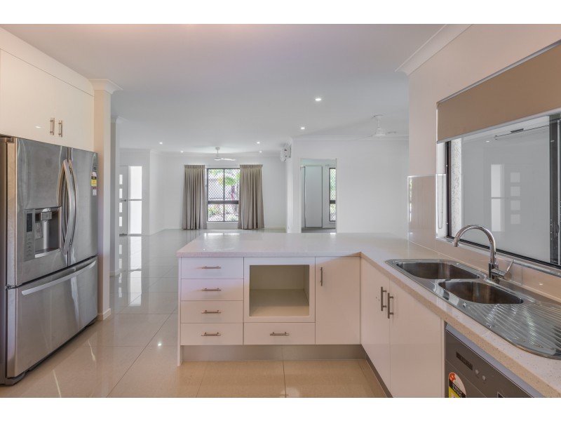 1 Ewan Glen, Trinity Park QLD 4879