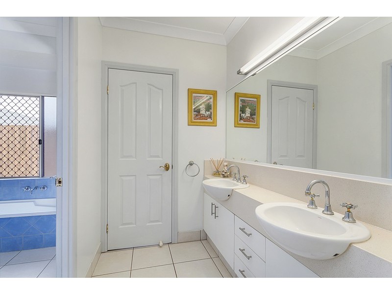 2 Sweetlip Close, Kanimbla QLD 4870