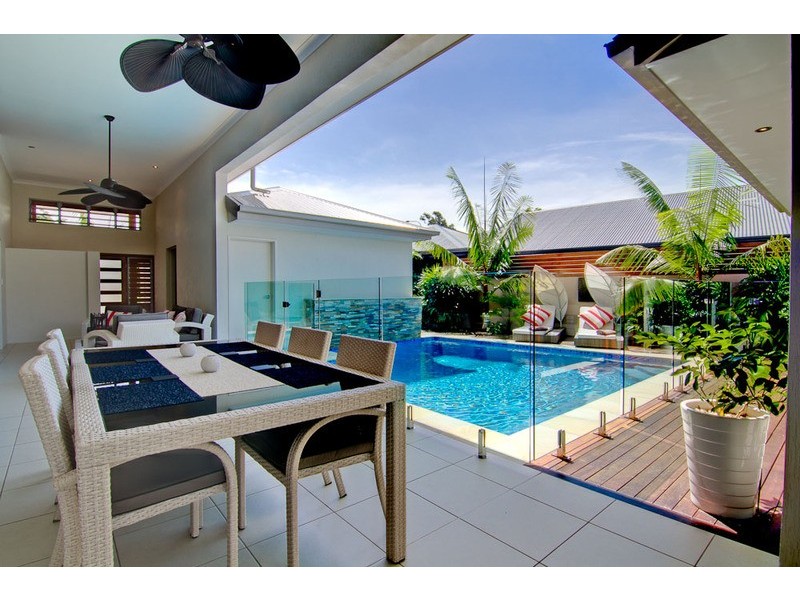 12 Litara Court, Palm Cove QLD 4879