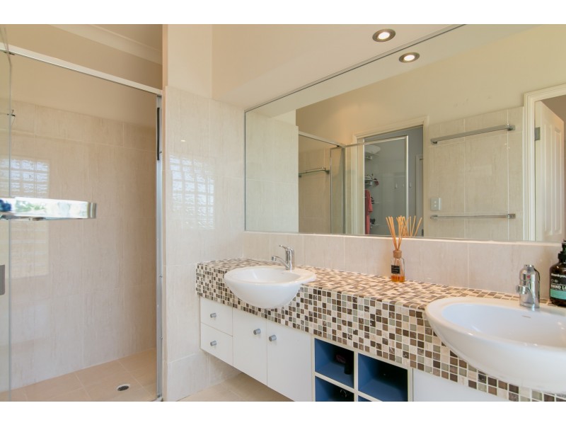 2-4 Kirrima Court, Redlynch QLD 4870