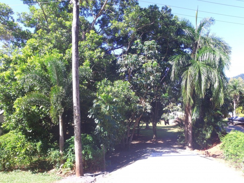 49-51 ( Lot 25) Robb Rd, Redlynch QLD 4870