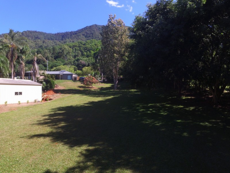 49-51 ( Lot 25) Robb Rd, Redlynch QLD 4870