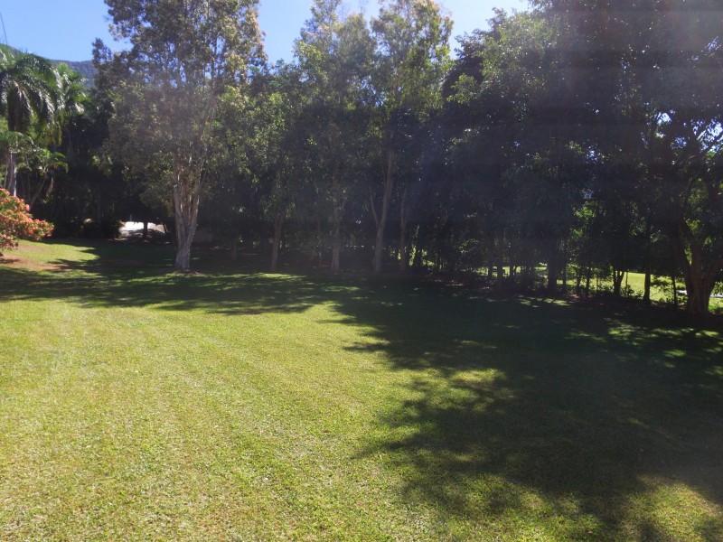 49-51 ( Lot 25) Robb Rd, Redlynch QLD 4870