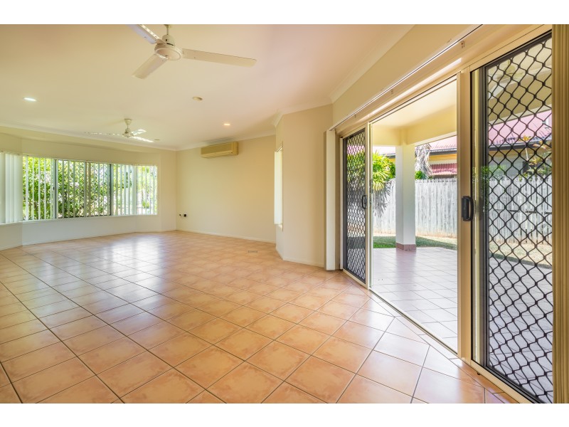 7 Village Terrace, Redlynch QLD 4870