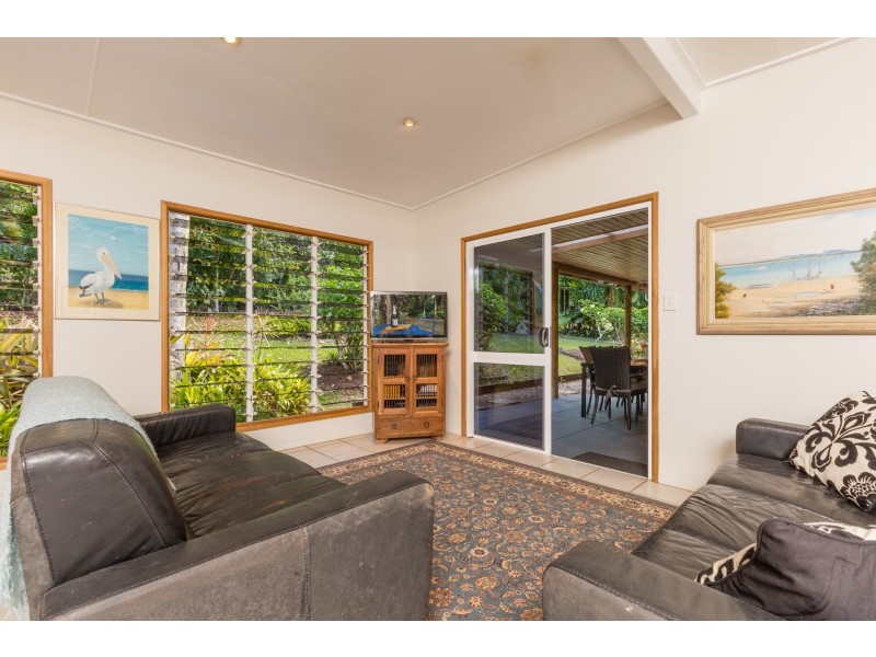 13-15 Cascades Drive, Redlynch QLD 4870