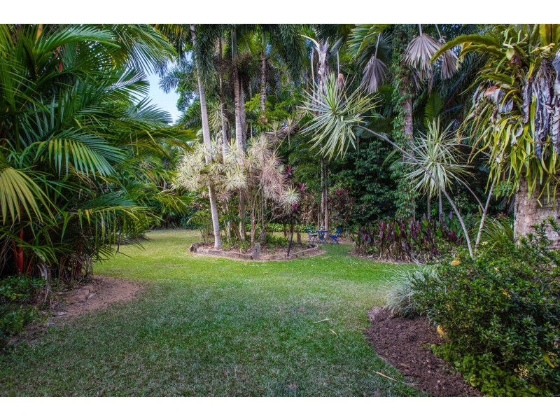 13-15 Cascades Drive, Redlynch QLD 4870