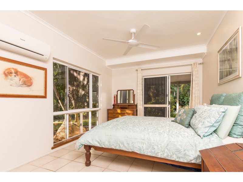 13-15 Cascades Drive, Redlynch QLD 4870